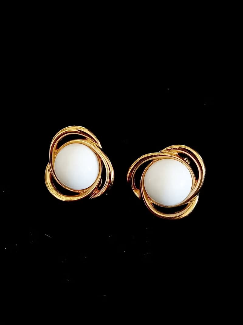 vintage jewelry  Monet 三稜框金白色賽珞珞夾式耳環