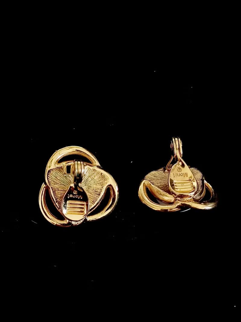 vintage jewelry  Monet 三稜框金白色賽珞珞夾式耳環