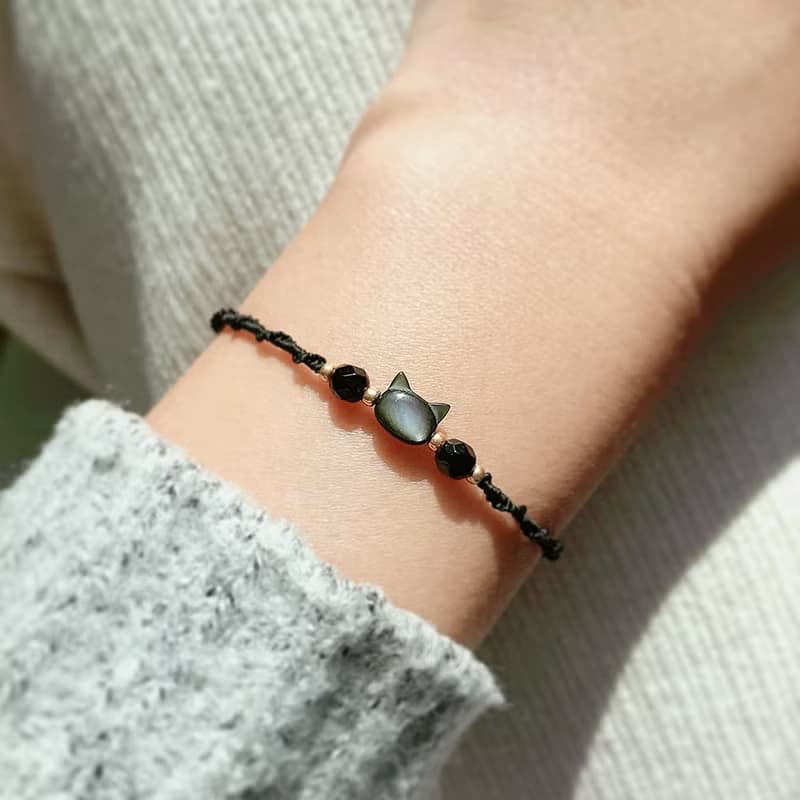 Black Cat mother-of-pearl, Onyx macrame knot bracelet