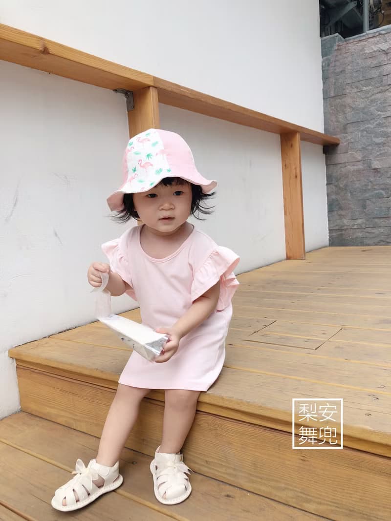 黑白尬狐狸   彌月禮盒兩件組 l 手工寶寶漁夫帽+圍兜