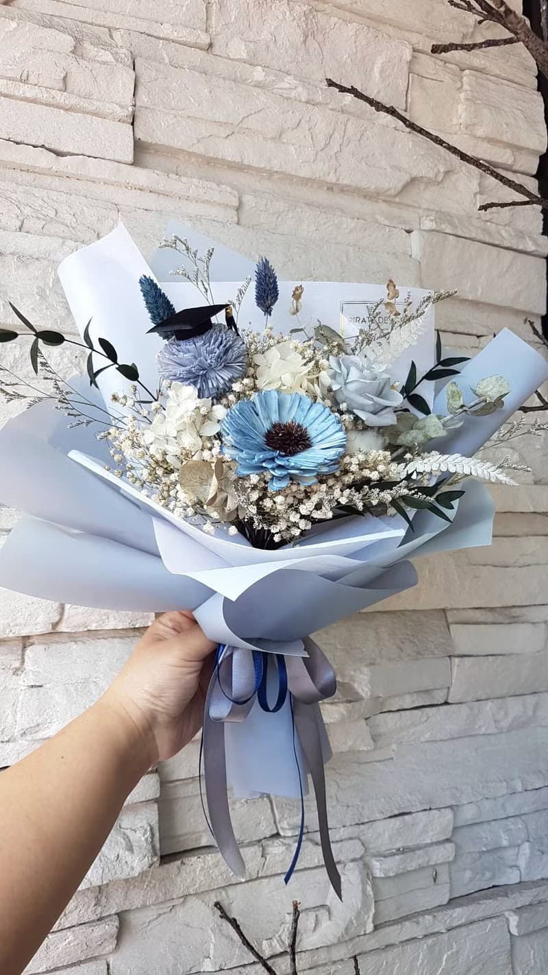 海藏設計│霧灰藍向日葵。畢業花束 /情人節花束/乾燥花束