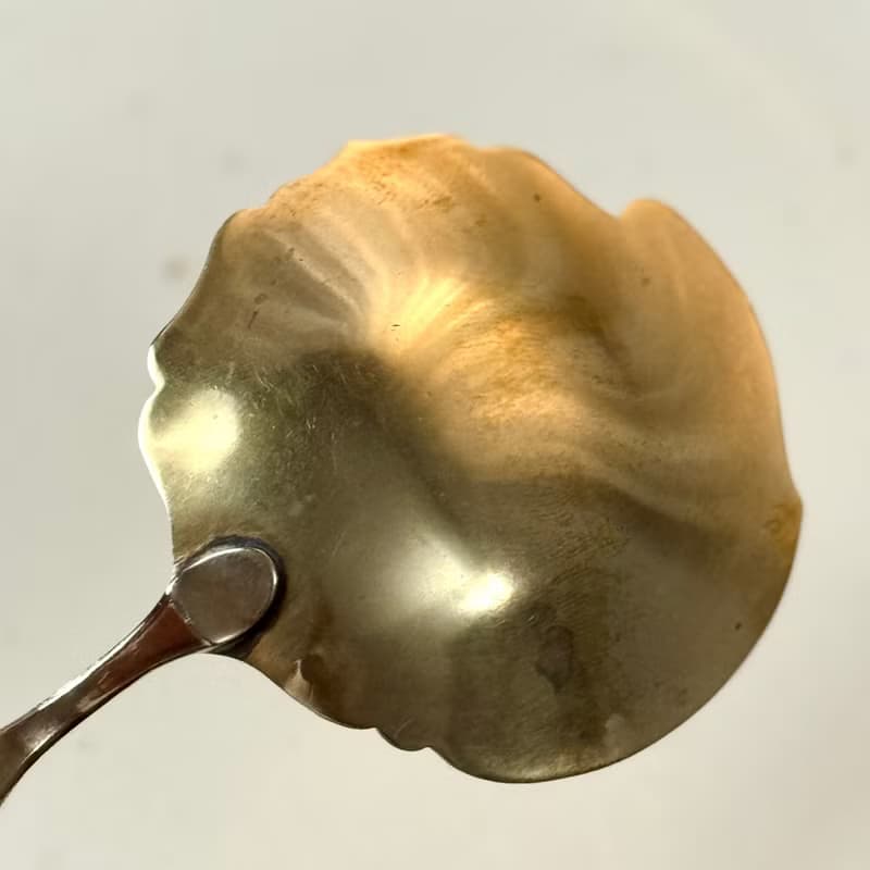 50647-典雅法國古董漿果匙 純銀柄 銅鍍金花卉雕飾匙面