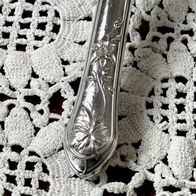 50647-典雅法國古董漿果匙 純銀柄 銅鍍金花卉雕飾匙面