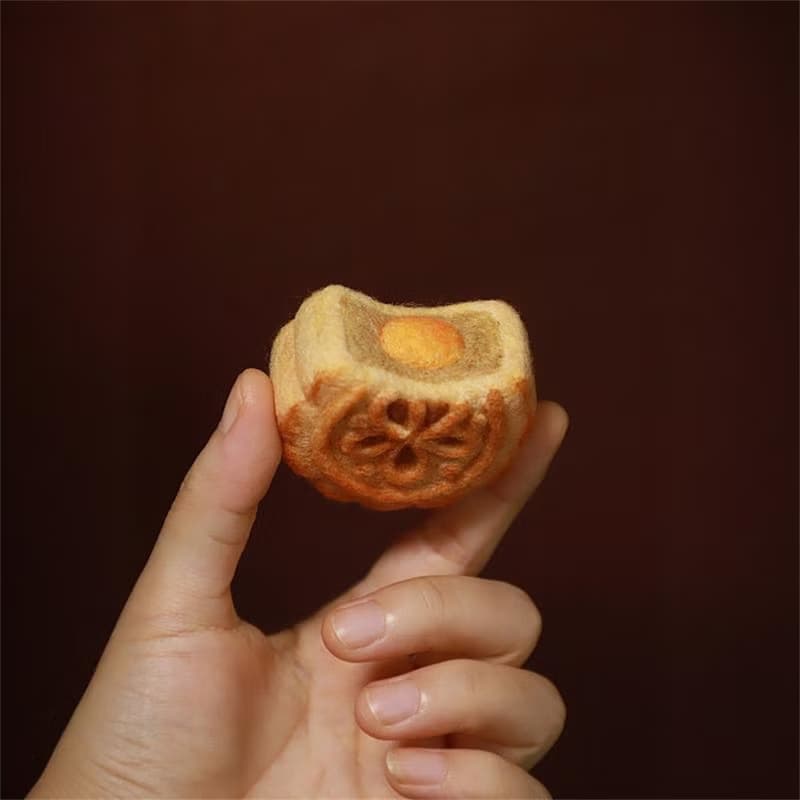 羊毛氈手作 中秋節日 鹹蛋黃月餅 兔子月餅 原創手工胸針/別針飾
