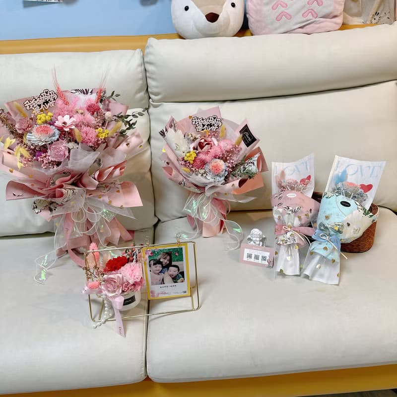 康乃馨花束-經典有錢花中款-含真鈔300元