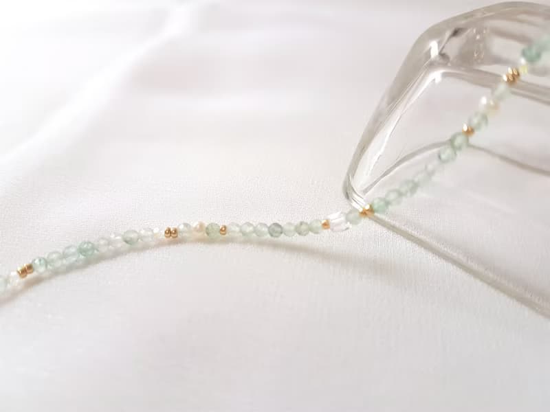 沐森 ‧ 綠草莓晶 珍珠 水晶 細手環 五月誕生石