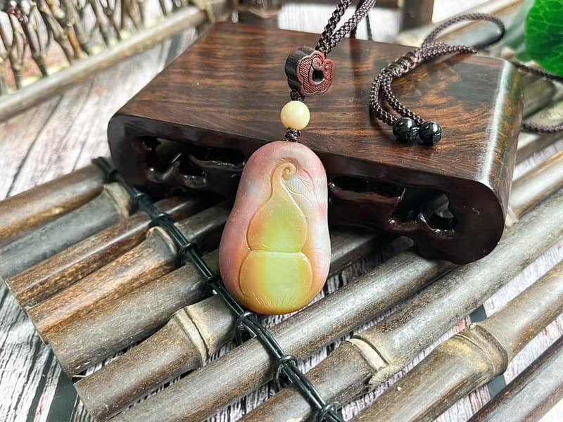 【一物一圖】天然雙色鹽源瑪瑙牡丹花手工雕刻吊墜 連手編項鍊繩