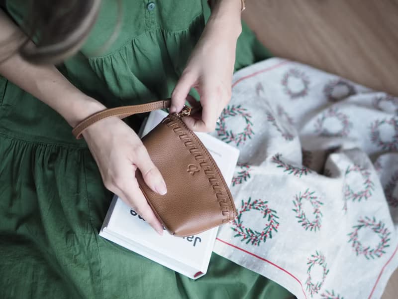 Pie (Oak brown) :  Multi-purpose bag, Leather wallet, pouch , Soft leather