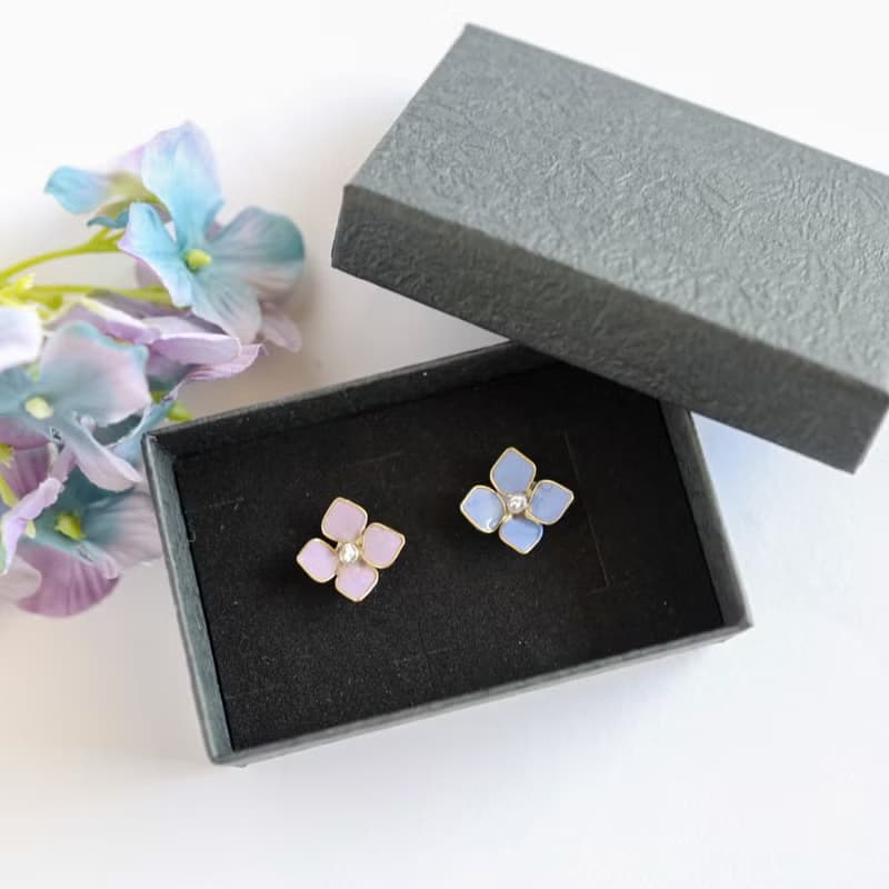 しっとり紫陽花のシンプル　ピアス　イヤリング