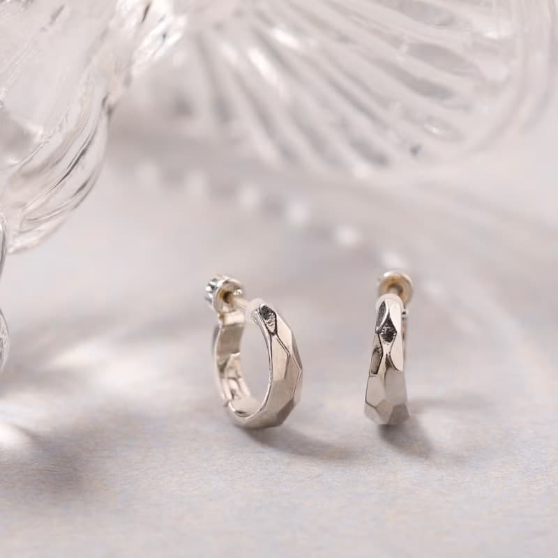 【Pinkoi限定商品】circle-sparkle smooth pierced earring　SV　ニッケルフリースムースピアス　フープピアス　シルバー