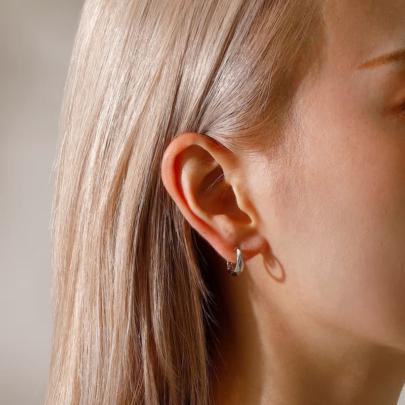 【Pinkoi限定商品】circle-sparkle smooth pierced earring　SV　ニッケルフリースムースピアス　フープピアス　シルバー