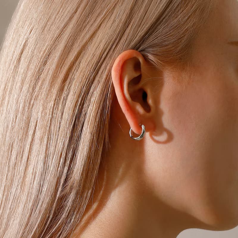 【Pinkoi限定商品】circle-sparkle smooth pierced earring　SV　ニッケルフリースムースピアス　フープピアス　シルバー
