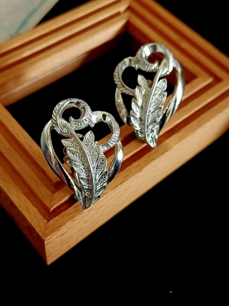 vintage jewelry  古董亮銀葉形夾式耳環