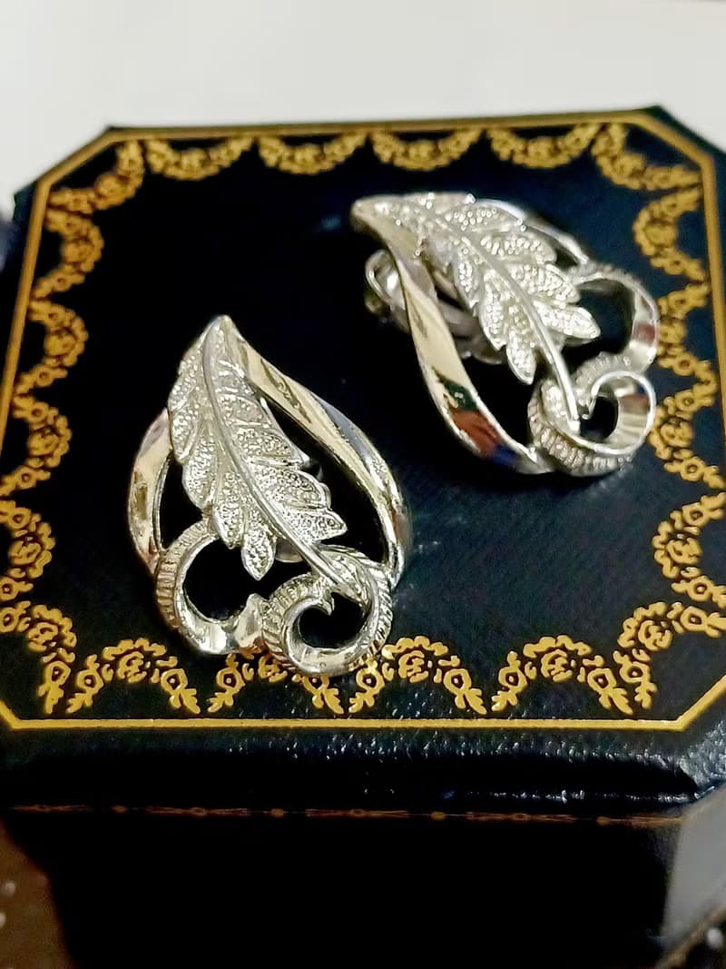 vintage jewelry  古董亮銀葉形夾式耳環