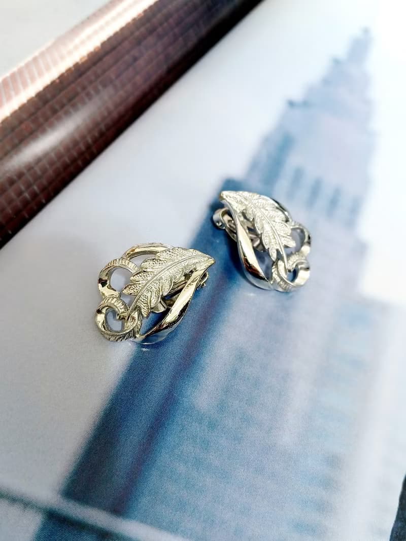 vintage jewelry  古董亮銀葉形夾式耳環