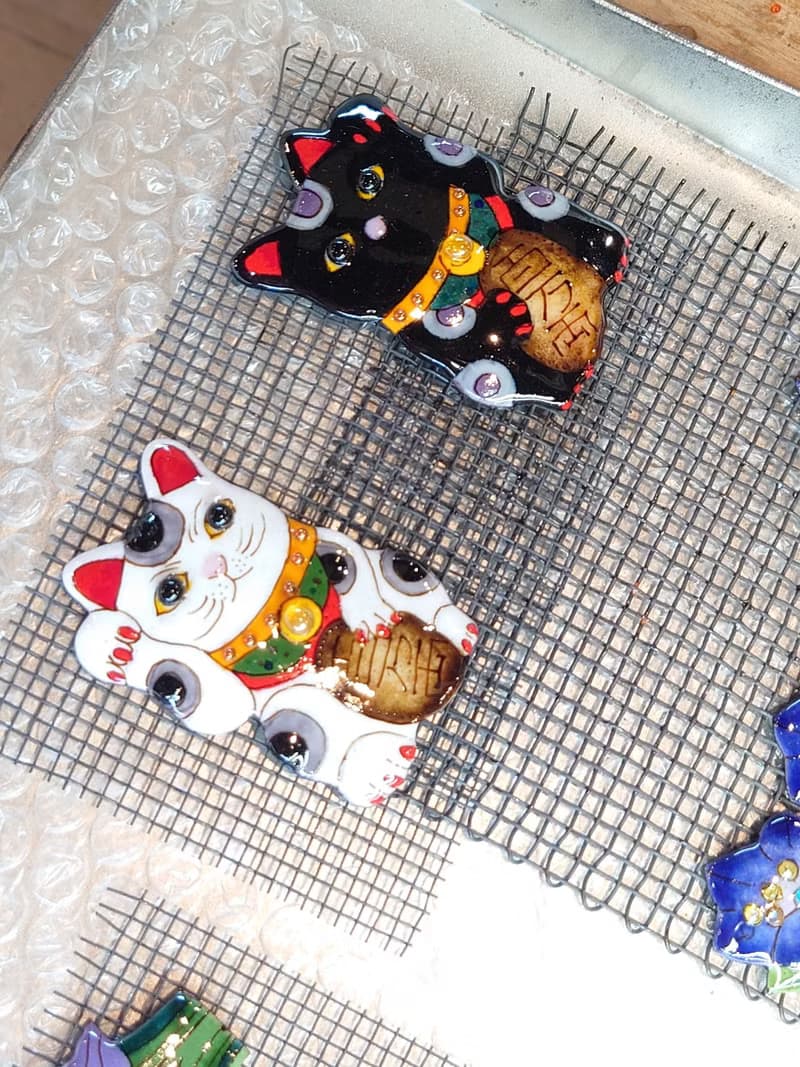 飾って福を招くミニ-招き猫の七宝焼アートフレーム　白/黒