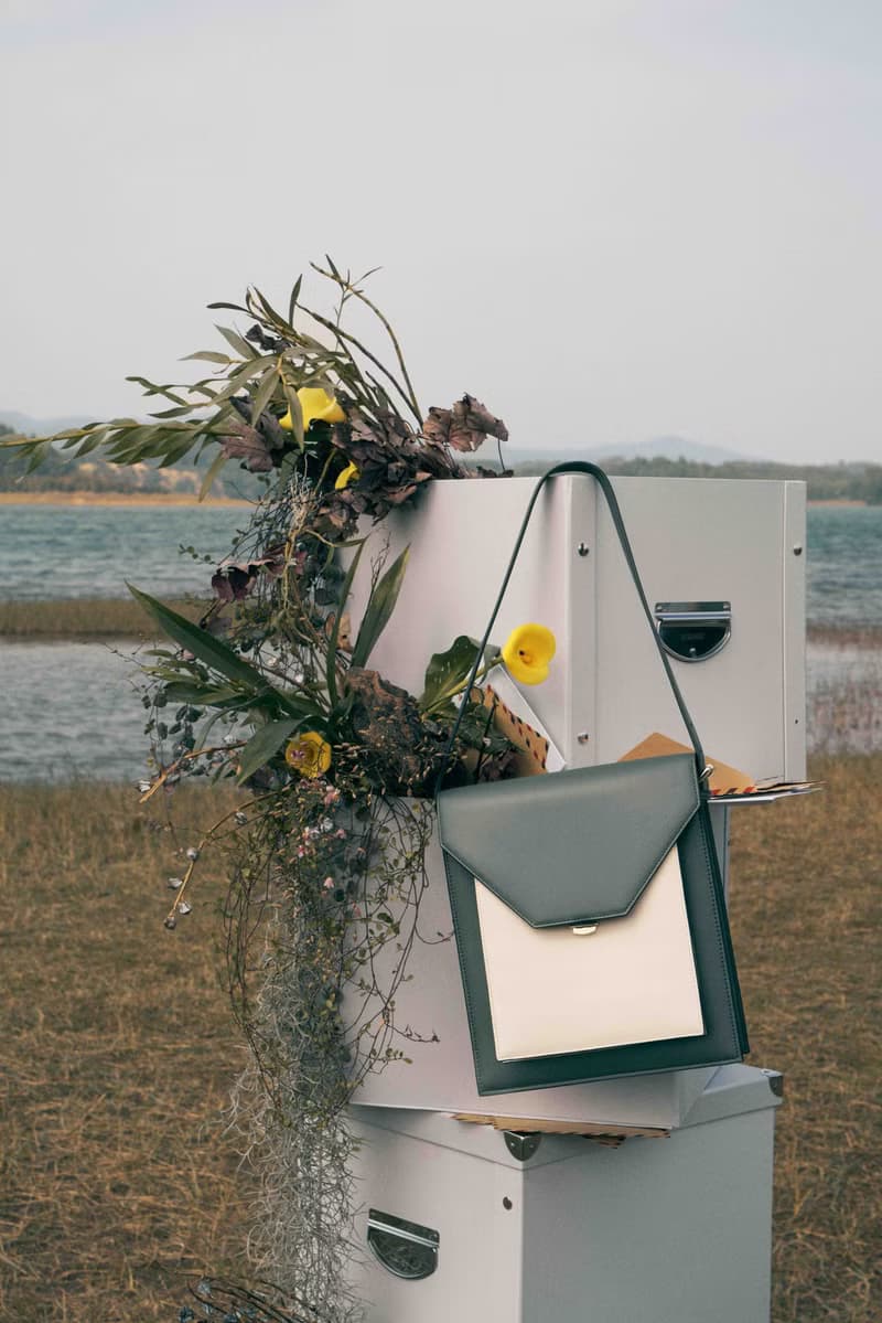 Cedar Bag 素皮革拼色信封包 側背包 綠色x米白色