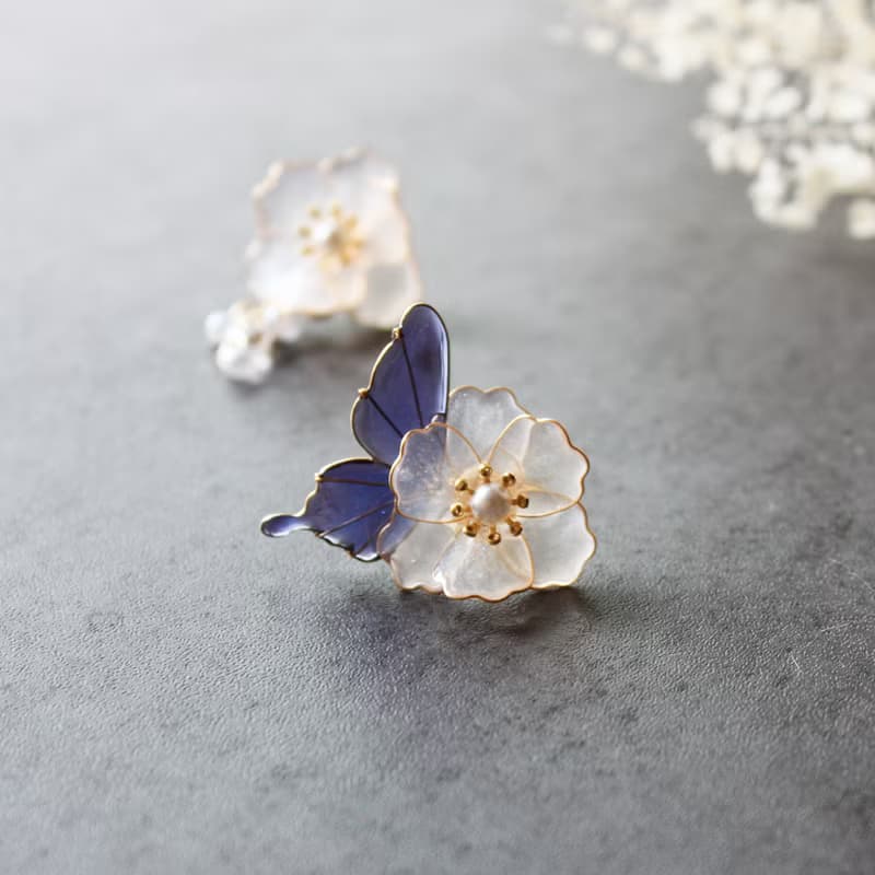 【晨白耳環】 不對稱耳環 蝴蝶 手工銅線樹脂 耳環/耳夾