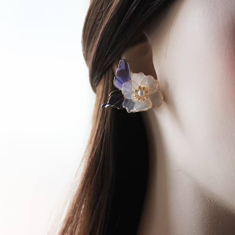 【晨白耳環】 不對稱耳環 蝴蝶 手工銅線樹脂 耳環/耳夾