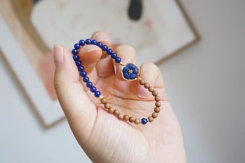 天然青金石邁索爾老山檀手鏈搭配銀鑲青金石花有錢花文玩手鏈4mm