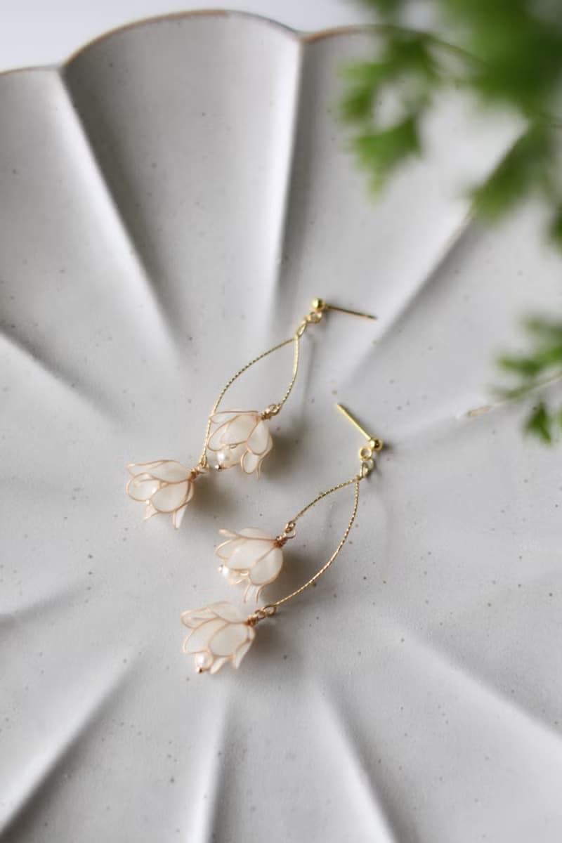 花苞•白霜 - 手工樹脂耳環 耳夾 婚禮 禮物