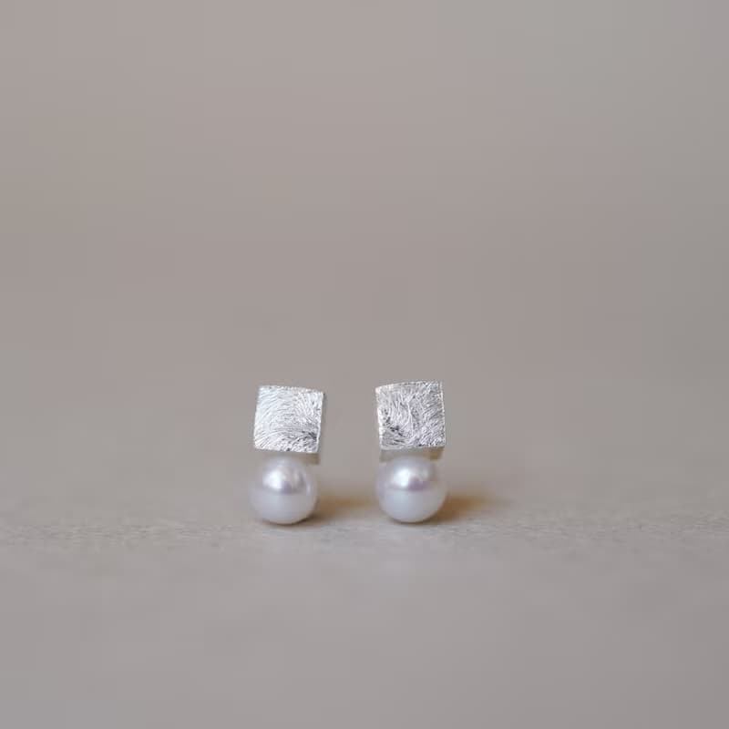 キューブパールピアス / イヤリングクリップ
