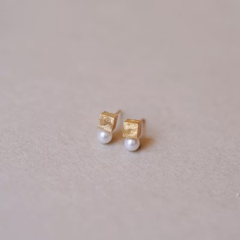 キューブパールピアス / イヤリングクリップ