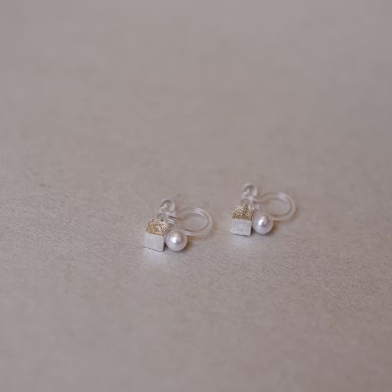 キューブパールピアス / イヤリングクリップ