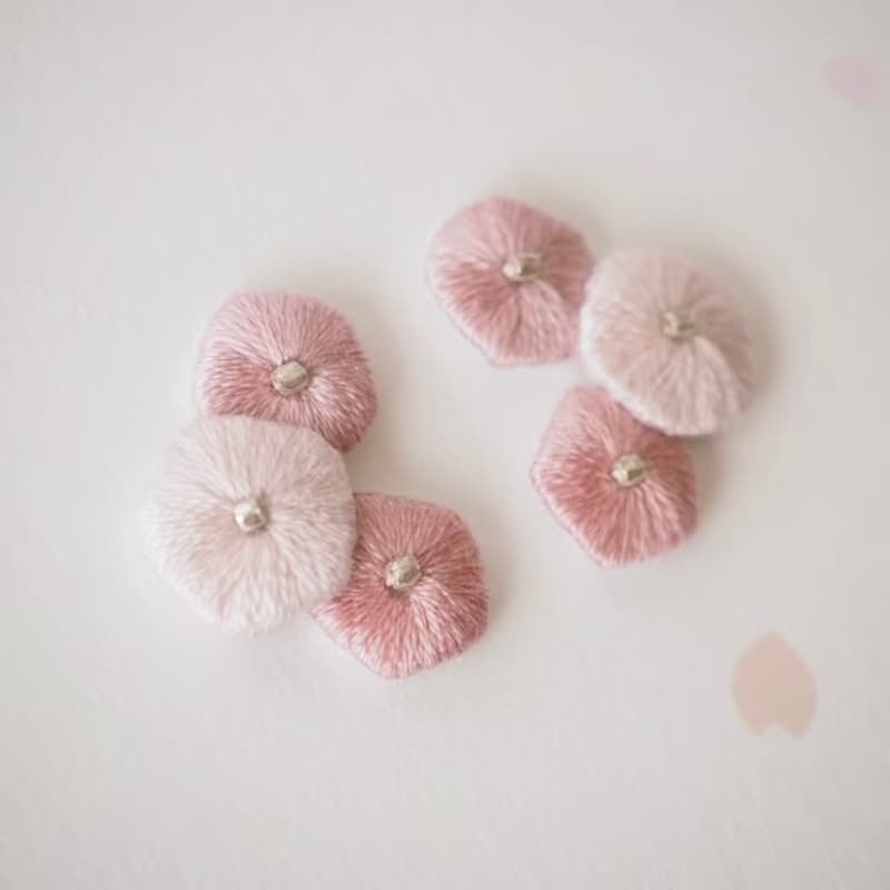刺繍ピアスorイヤリング　桜ピンク　春　和装にも