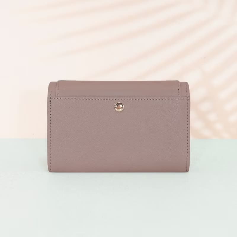 立體拼貼軟牛皮多夾層兩折中夾4152(貝殼粉)