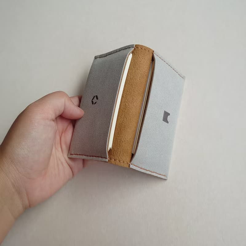 Butterfly 素皮革質感名片夾 - 亮岩灰