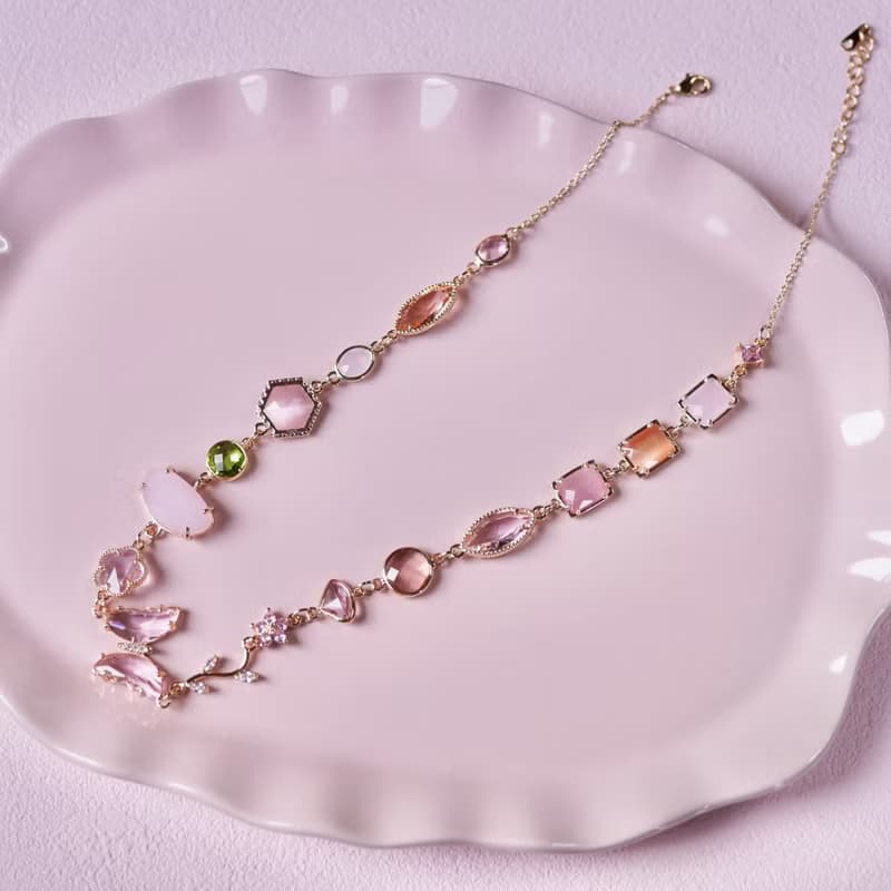 桜の宝石ネックレス