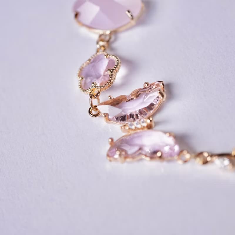 桜の宝石ネックレス