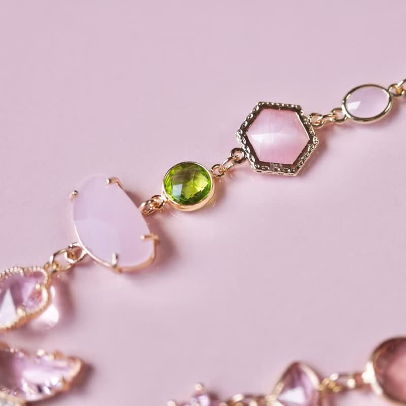 桜の宝石ネックレス