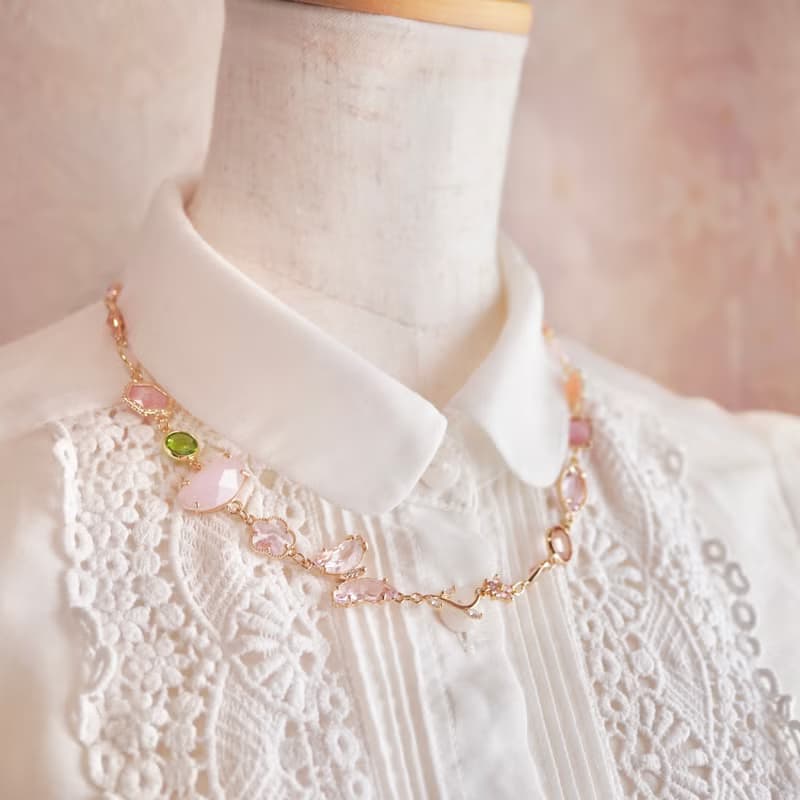 桜の宝石ネックレス