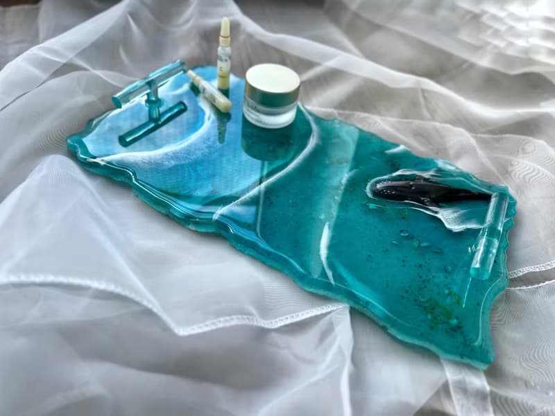廚房用品 azur vanity tray with whale. Resin tray, perfume tray 乾花