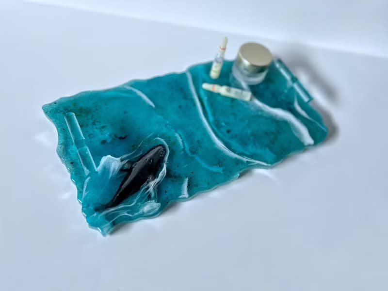 廚房用品 azur vanity tray with whale. Resin tray, perfume tray 乾花