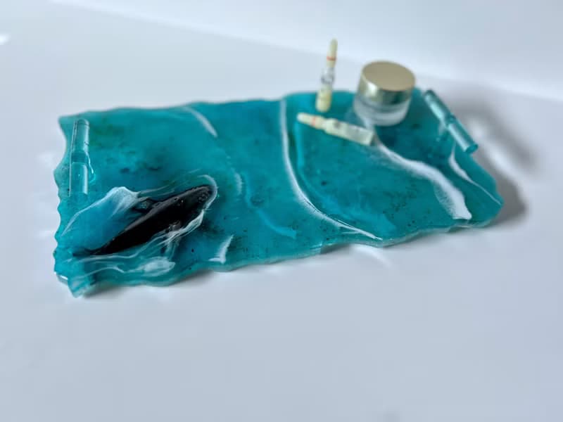 廚房用品 azur vanity tray with whale. Resin tray, perfume tray 乾花