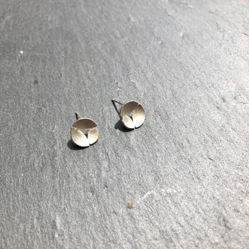 含苞~手工純銀花形耳飾,耳環,耳針設計/手作的詩珍愛系列