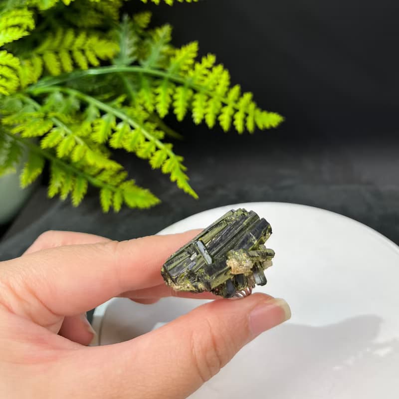 綠色碧璽活口戒指 隨形原石標本礦物手工指環 S925銀 生機繁榮