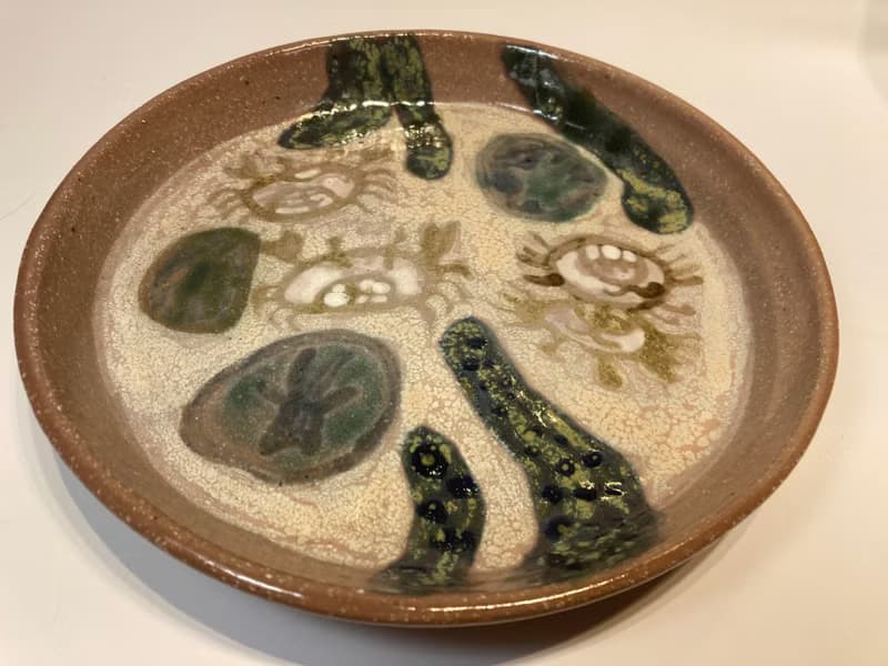 螃蟹悠遊水草淺盤
