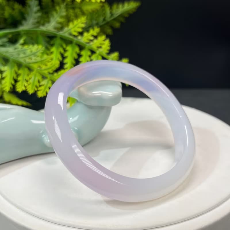 精品 漸變紫白瑪瑙手镯 58+MM 冰潤起剛 扭扭波浪 飄一抹天眼紅