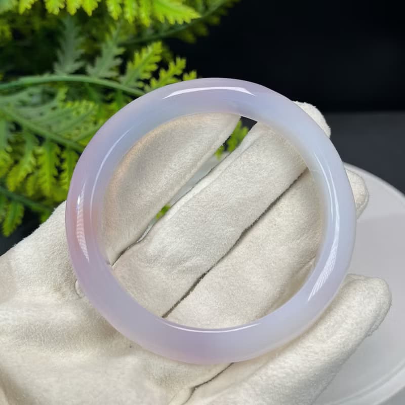 精品 漸變紫白瑪瑙手镯 58+MM 冰潤起剛 扭扭波浪 飄一抹天眼紅