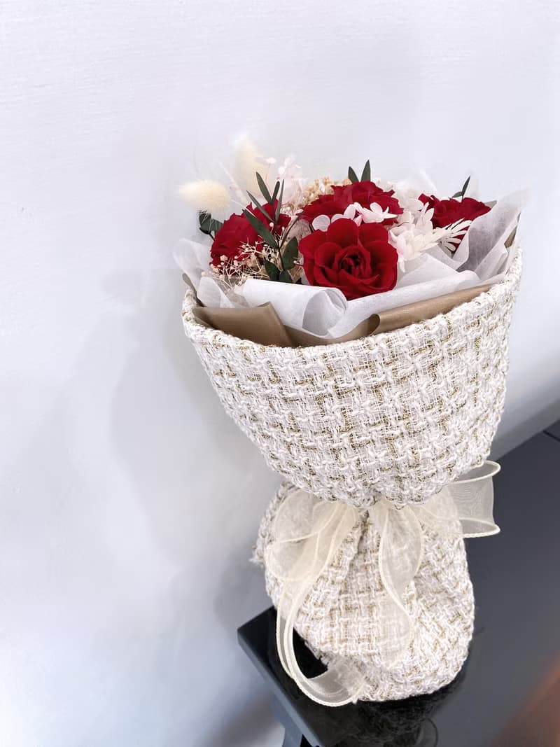 小香風 真摯深情紅玫瑰永生花束 花語: 愛你無悔