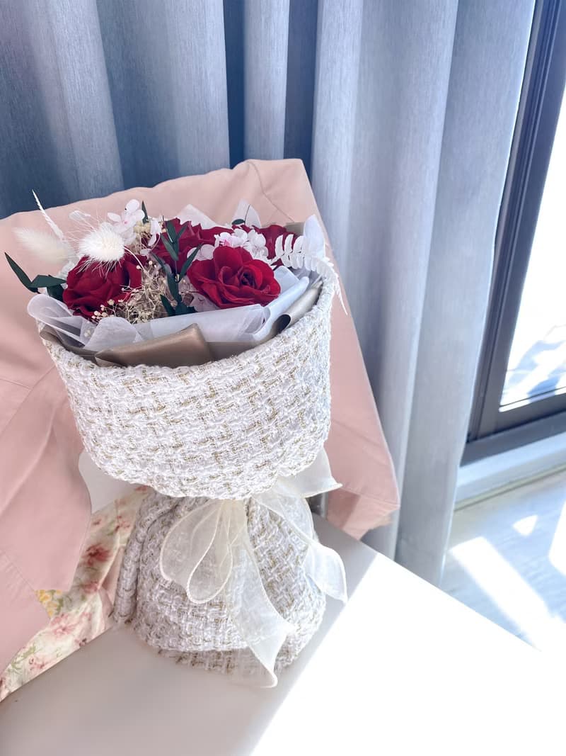 小香風 真摯深情紅玫瑰永生花束 花語: 愛你無悔