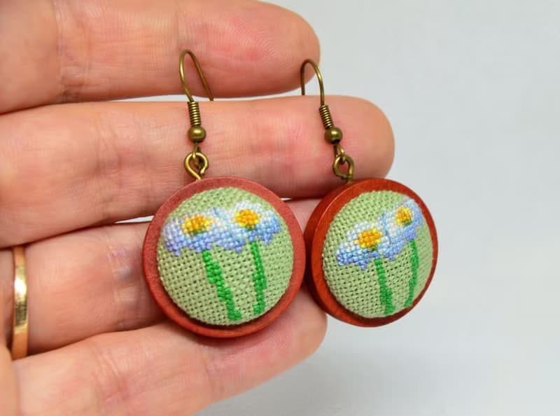 洋甘菊刺繡女式耳環十字繡花飾品白綠色手工禮物