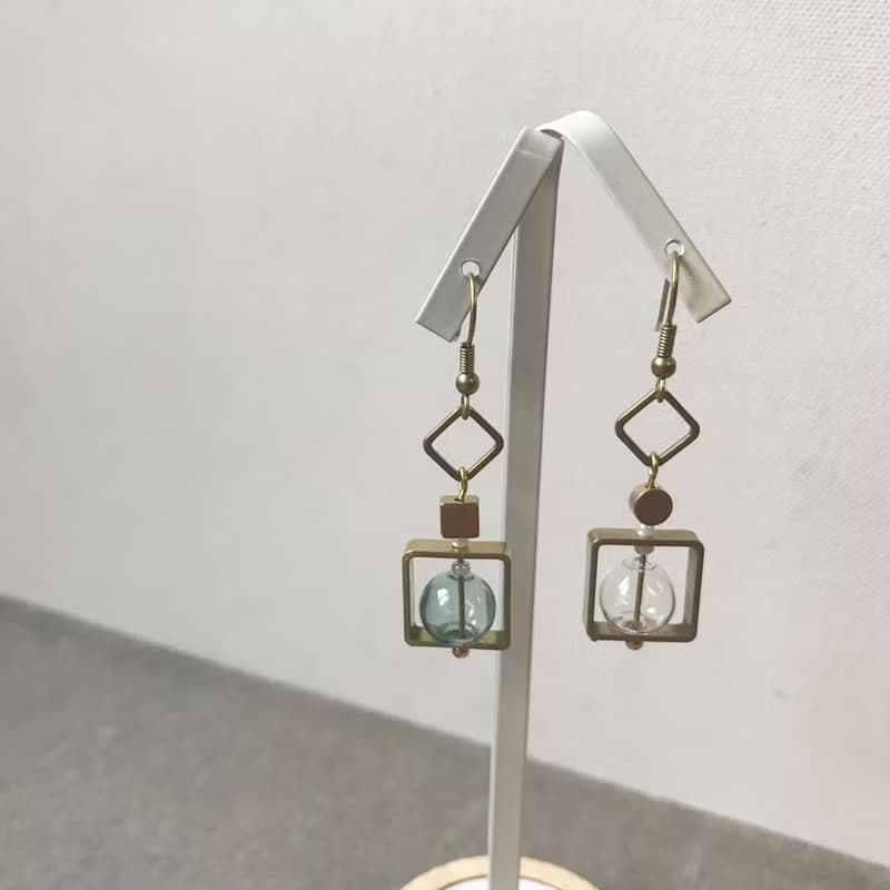 異國泡泡_黃銅耳環_墨綠與透明(可改夾)