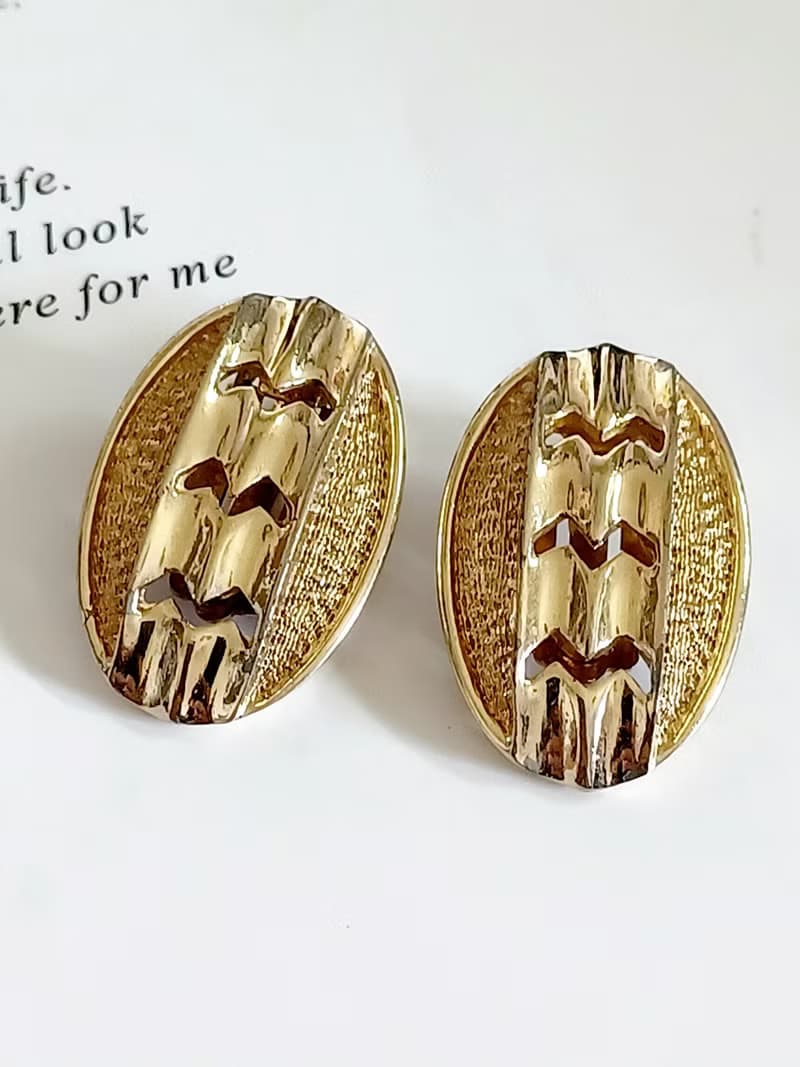 vintage jewelry  Sarah cov 金色鏤空紋理橢圓形 夾式耳環