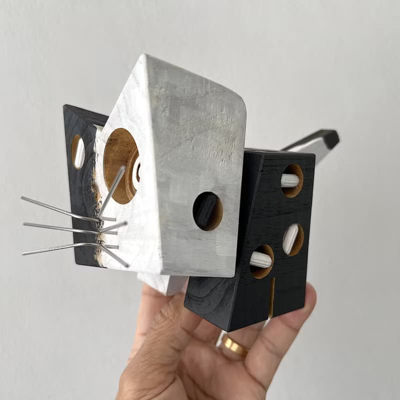 'Bobby', One eye cat figure-toy for decoration or collection / Special version