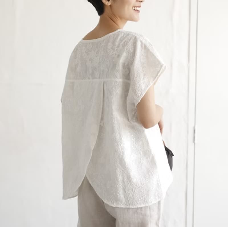 大人の夏服　立体的な刺繍ブラウス　フレンチスリーブ　コットンブラウス220602-1